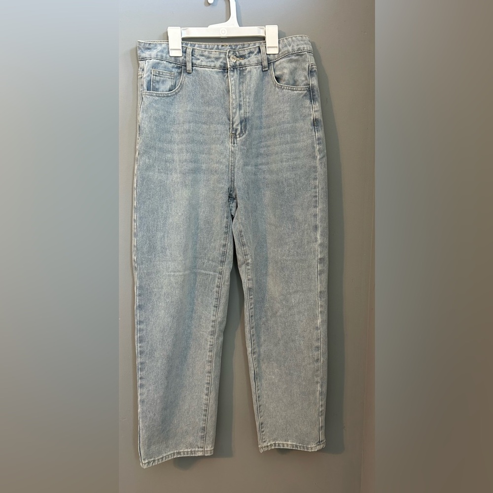Size large, never worn, SHEIN straight leg, light washed jeans.